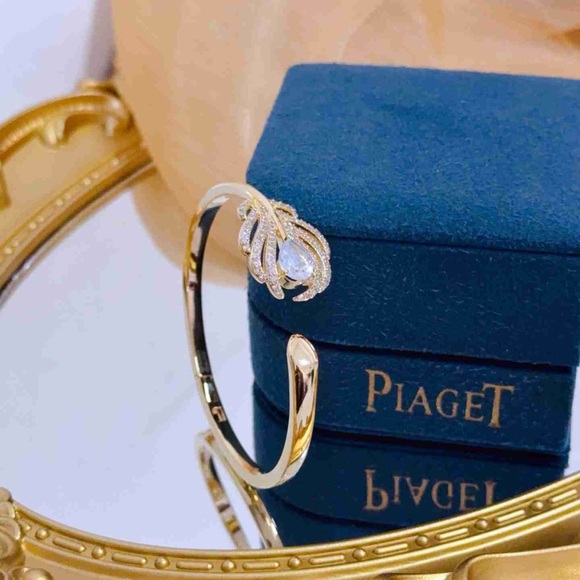 Piaget Gold Bracelet with Crystal Accent - Picture 6 of 9